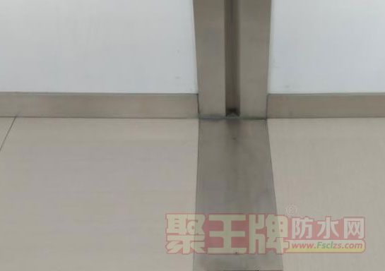 η