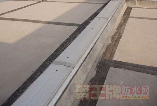 屋面变形�595x404.jpg