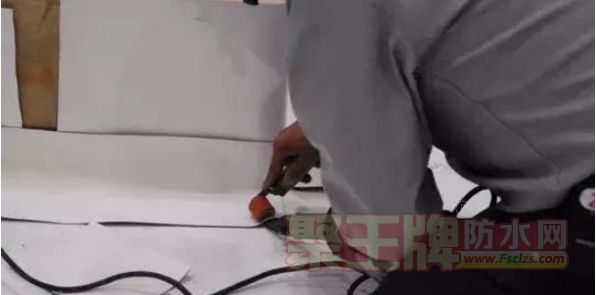 ʩ