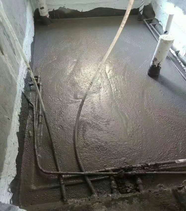 㶫